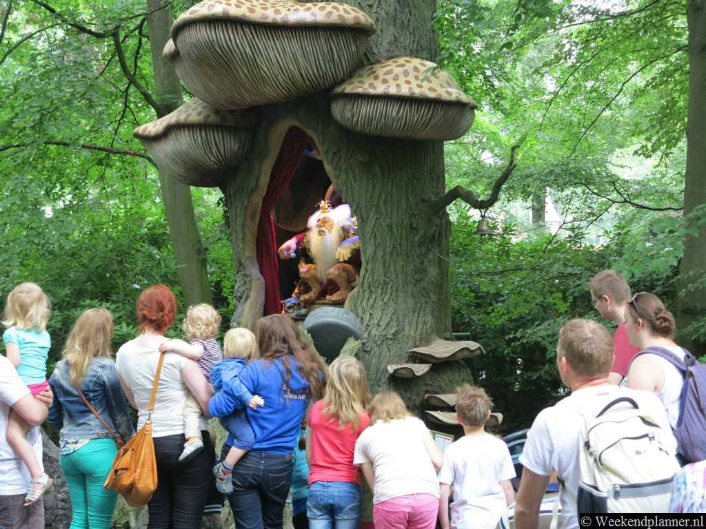Het oudste gedeelte van het themapark is het Sprookjesbos. Er worden in het Sprookjesbos nog steeds nieuwe attracties geplaatst.